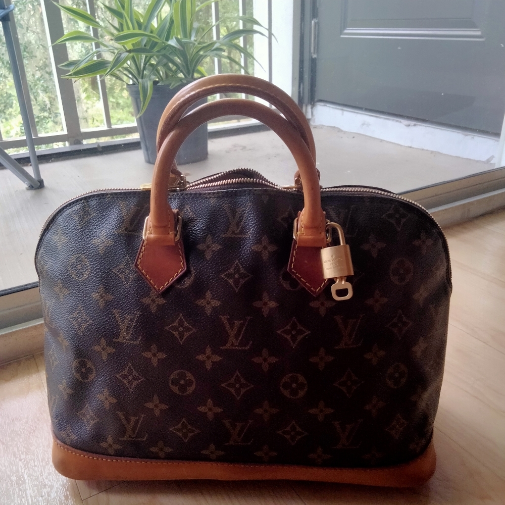 ***SALE ****Louis Vuitton ALMA ❤️